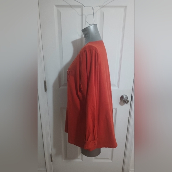 Stylish Red Button-Up Blouse - Picture 2 of 4